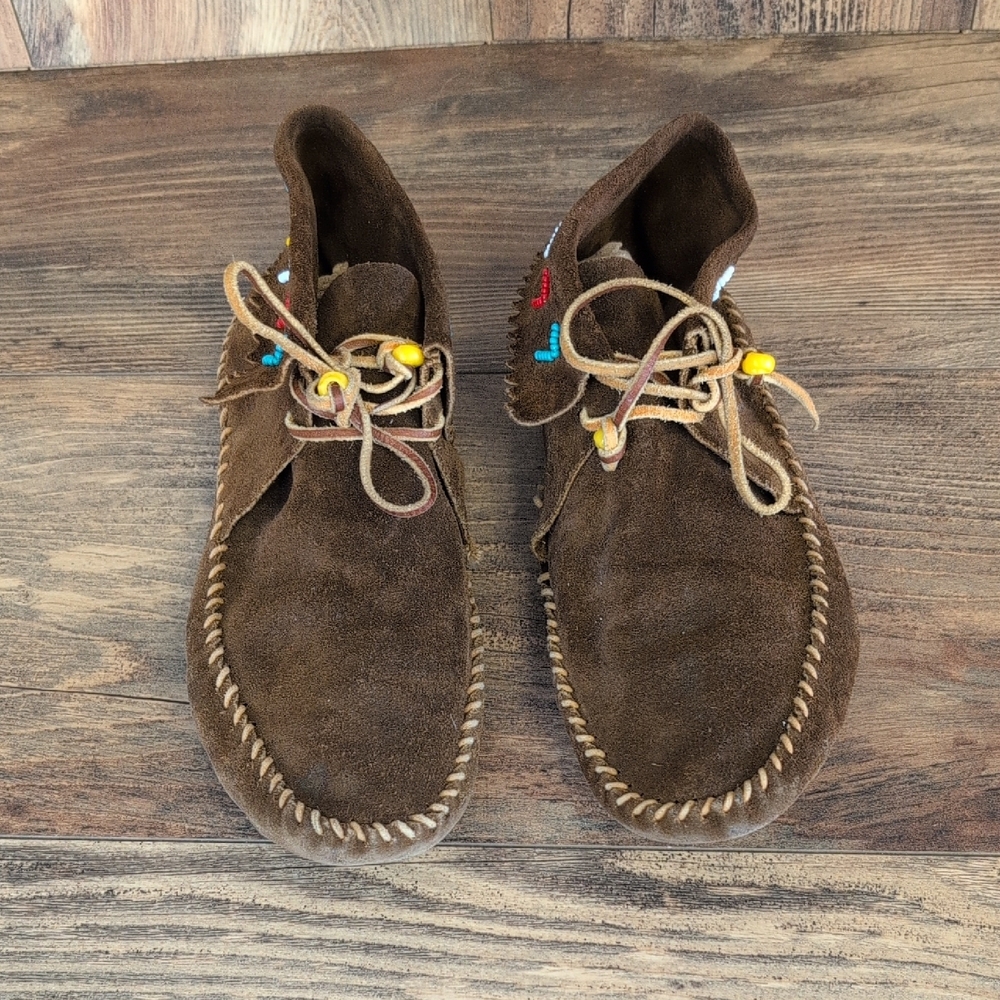 Minnetonka Brown Suede Beaded Whipstitched Moccasins Slip On Booties - Picture 1 of 8